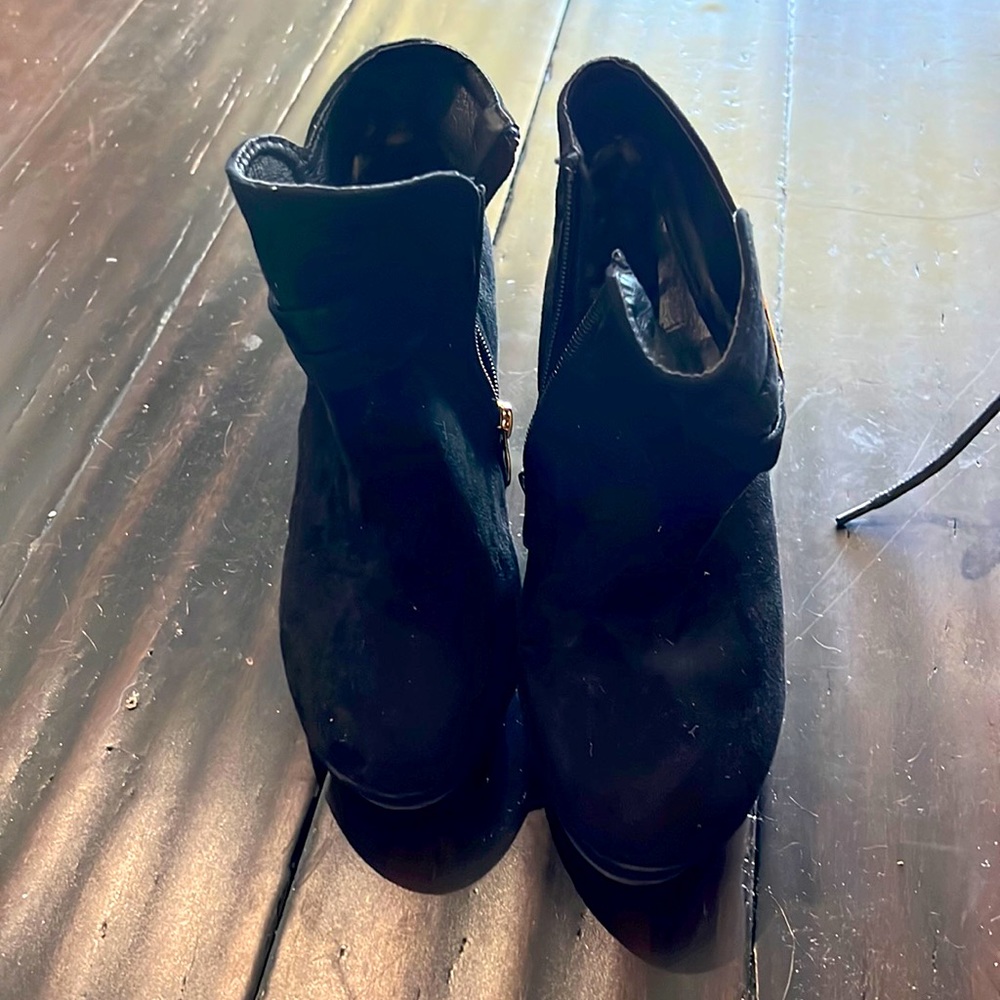 Bella Marie Booties Wedge Black size 6